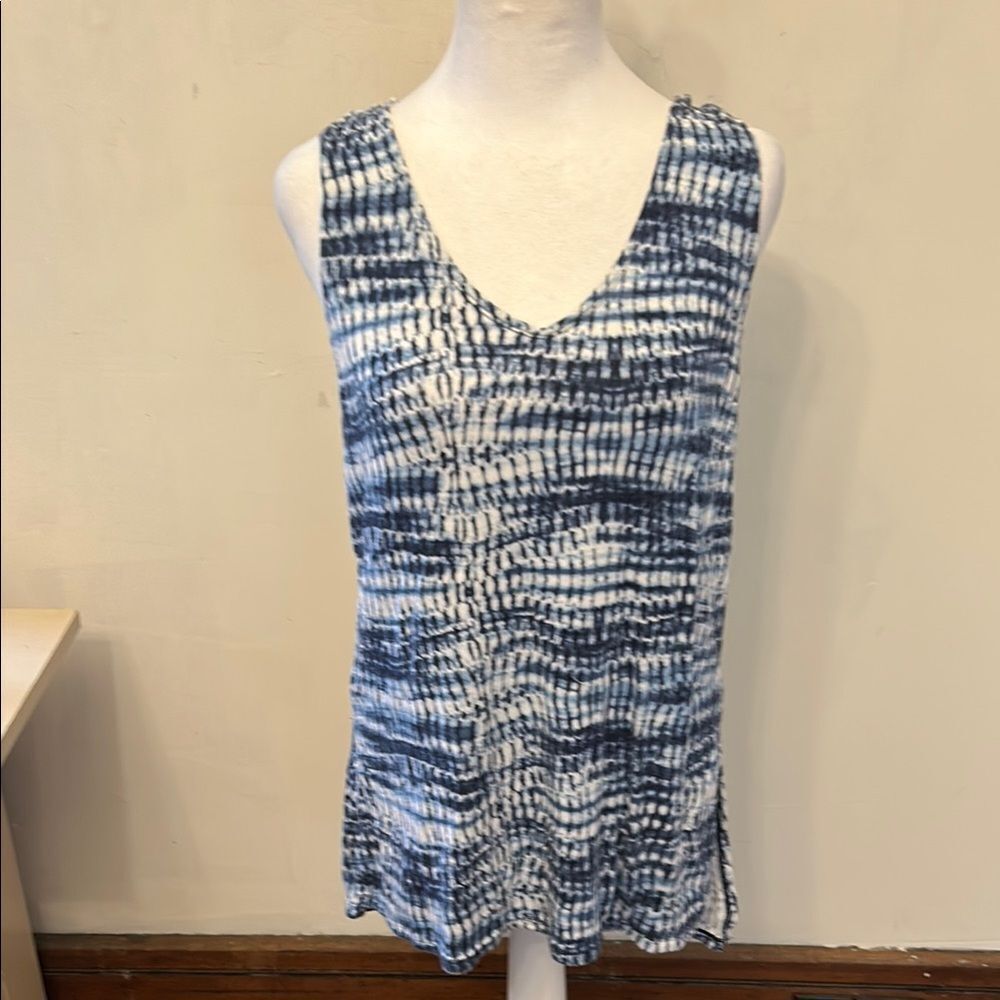 Gaiam Blue White Sleeveless Workout tee Size L EUC